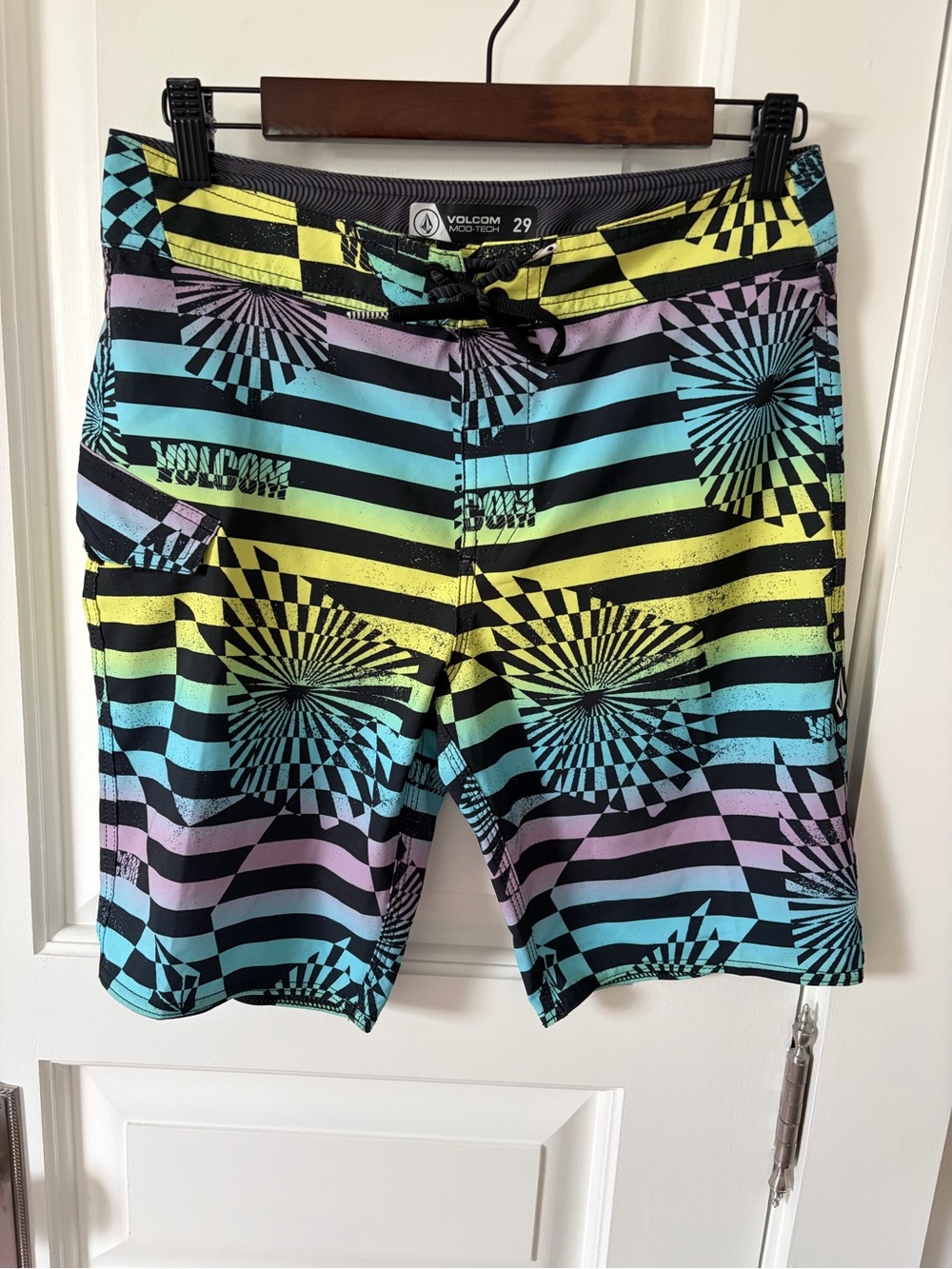 Boys Youth Volcom Boardshorts Size 29 Multicolor EUC